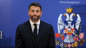 Sveće ispred Starog dvora